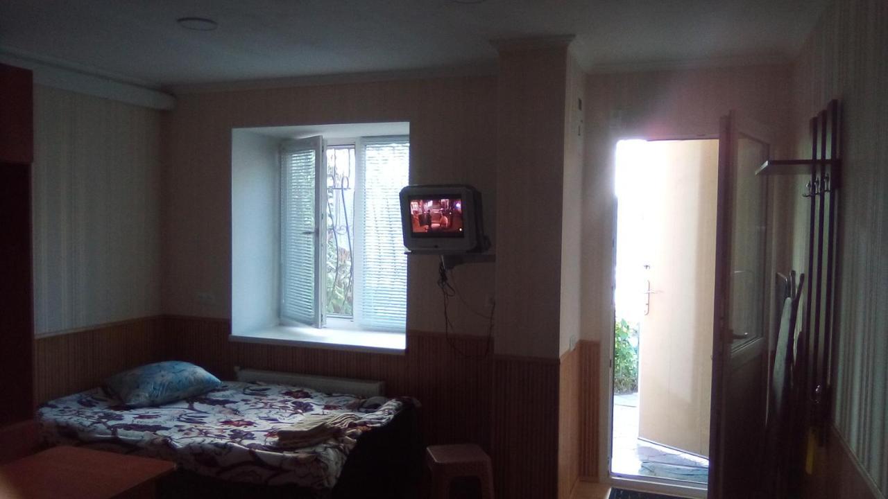 1-Я Слободская, 17А, Угол Проспекта Центрального, 3 Дивана, Wi-Fi, Отдельный Вход. Nikolayev Exterior foto